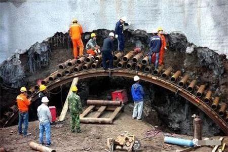 辛集隧道钢花管支护案例